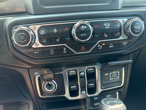 Used 2021 Jeep Wrangler Unlimited Sahara w/ Dual Top Group AWD/4WD image 19
