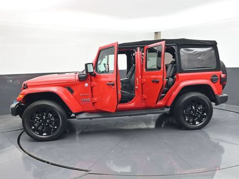 Used 2023 Jeep Wrangler Unlimited Sahara w/ Cold Weather Group AWD/4WD image 50