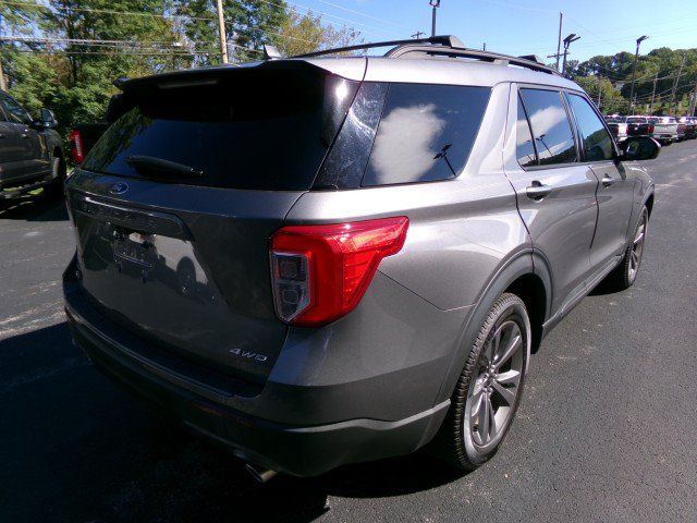 Used 2021 Ford Explorer XLT w/ Equipment Group 202A AWD/4WD image 9