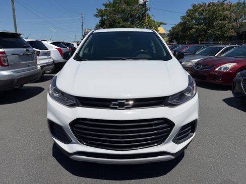 Used 2022 Chevrolet Trax LT w/ Redline Edition AWD/4WD image 2