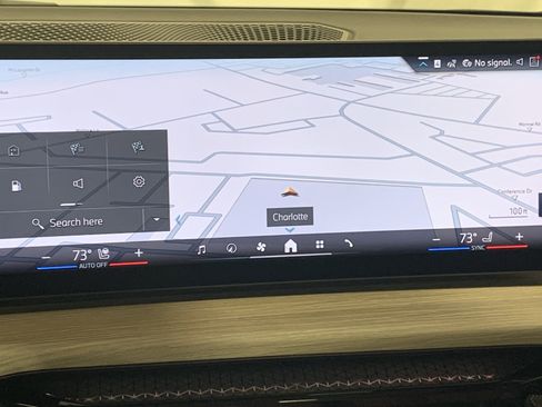 Used 2025 BMW 330i Sedan w/ Convenience Package image 17