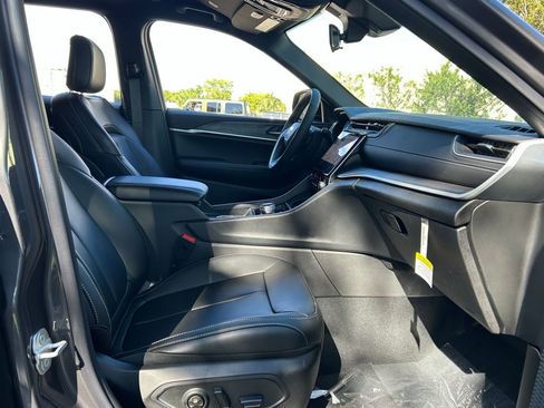 New 2025 Jeep Grand Cherokee L Limited w/ Black Appearance Package image 32