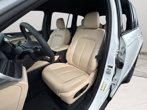 Used 2023 Jeep Grand Cherokee Limited w/ Black Appearance Package AWD/4WD image 18