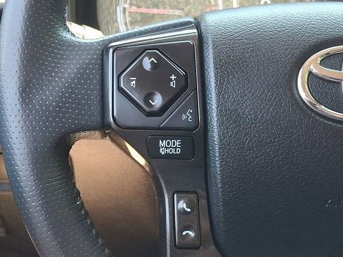 Used 2020 Toyota 4Runner TRD Off-Road Premium AWD/4WD image 23