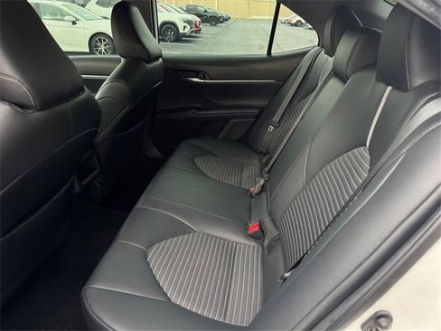 Used 2019 Toyota Camry L image 5