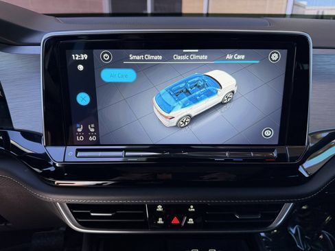 Used 2024 Volkswagen Atlas Cross Sport SE w/ Panoramic Sunroof Package FWD image 26