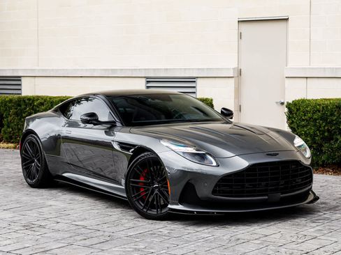 Used 2024 Aston Martin DB12 image 29