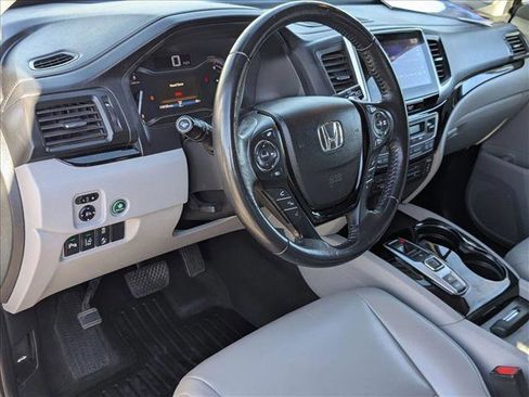 Used 2017 Honda Pilot Touring image 10