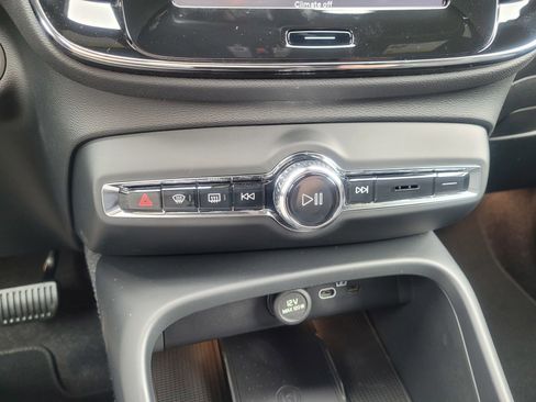 New 2026 Volvo EX40 Plus w/ Climate Package image 20