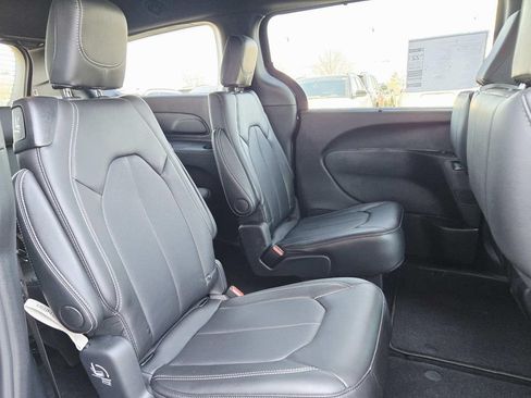 New 2026 Chrysler Pacifica Select FWD image 20