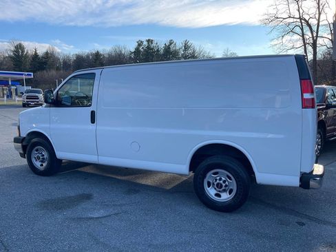 Used 2019 GMC Savana 2500 w/ Enhanced Convenience Package image 4