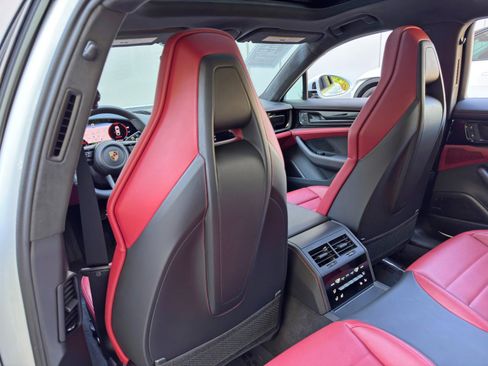 Used 2025 Porsche Panamera 4S w/ Premium Package image 41