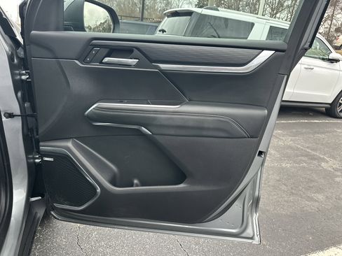 Used 2025 GMC Acadia Elevation image 15