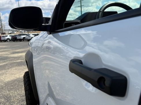 Used 2025 Toyota Tacoma TRD Off-Road image 35