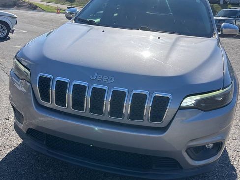 Used 2019 Jeep Cherokee Latitude w/ Popular Appearance Group FWD image 1