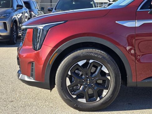 Certified 2025 Kia Sorento S image 6