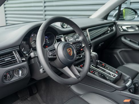 Certified 2025 Porsche Macan S AWD/4WD image 4