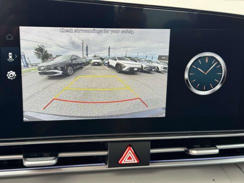 Used 2024 Hyundai Elantra SEL FWD image 28