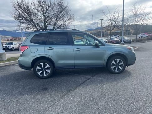 Used 2017 Subaru Forester 2.5i Premium w/ All-Weather Package image 10