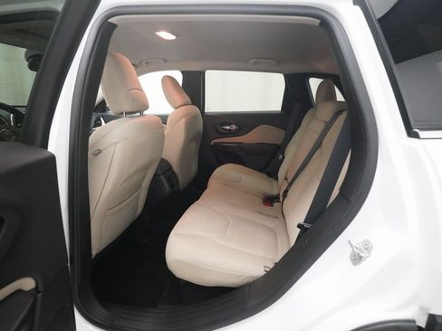 Used 2016 Jeep Cherokee Latitude w/ Cold Weather Group image 15