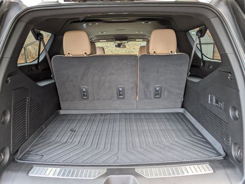 Used 2023 Chevrolet Suburban Premier image 19