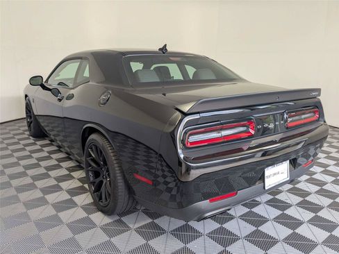 Used 2016 Dodge Challenger SRT Hellcat RWD image 8