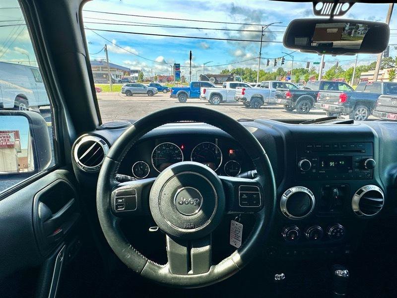 Used 2018 Jeep Wrangler Unlimited Sahara AWD/4WD image 12