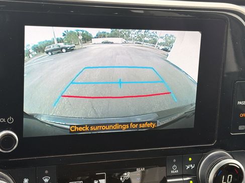 Used 2025 Toyota Highlander LE image 25