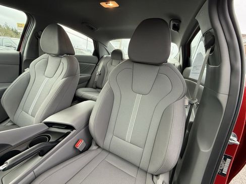 Certified 2025 Hyundai Elantra SE image 13