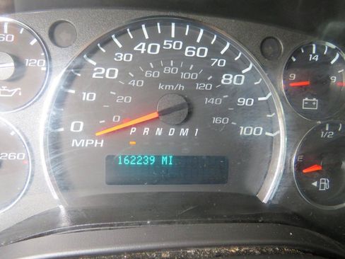 Used 2022 Chevrolet Express 2500 w/ Driver Convenience Package RWD image 17