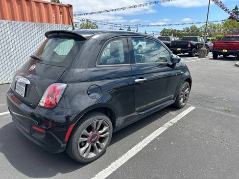 Used 2017 FIAT 500 Pop w/ Sport Appearance Package FWD image 3