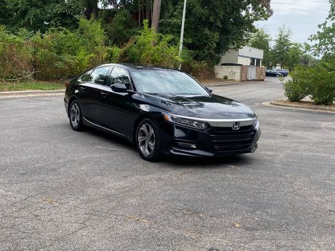 Used 2018 Honda Accord EX image 3