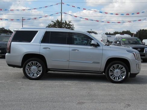 Used 2017 Cadillac Escalade Platinum image 2