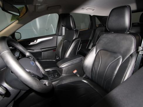 Used 2025 Ford Escape Platinum w/ Premium Technology Package AWD/4WD image 4