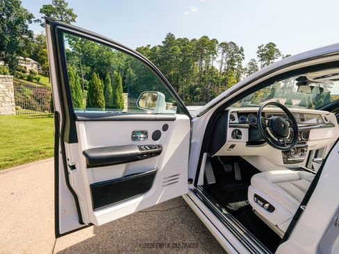 Used 2020 Rolls-Royce Phantom Sedan RWD image 42