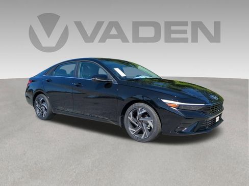 Used 2025 Hyundai Elantra Limited FWD image 1