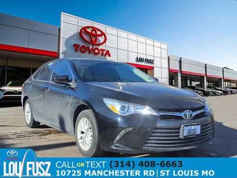 Used 2017 Toyota Camry LE image 1