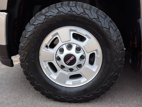 Used 2011 GMC Sierra 2500 SLE w/ SLE Preferred Package AWD/4WD image 39