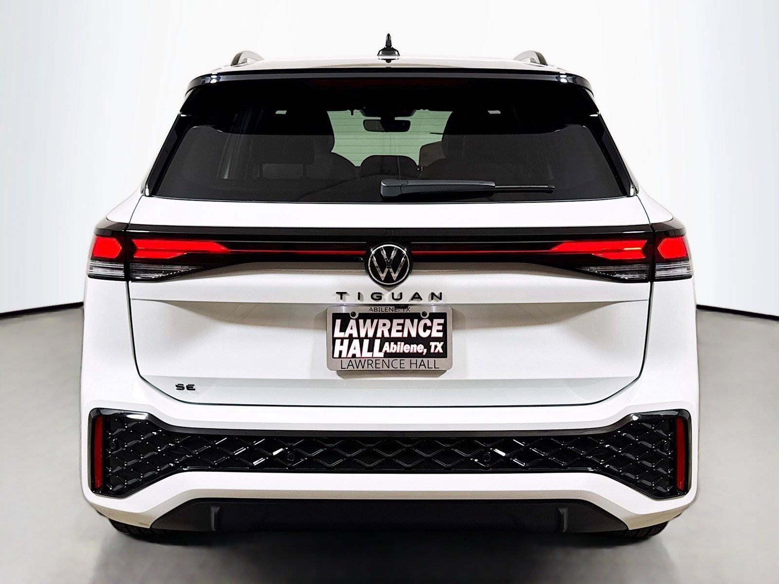 New 2026 Volkswagen Tiguan SE R-Line FWD image 4