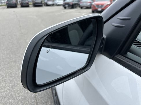New 2025 Hyundai Venue SEL image 8