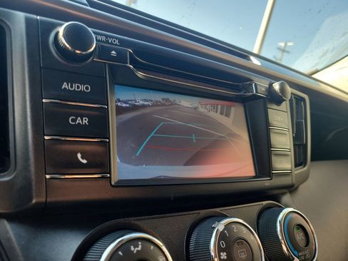 Used 2018 Toyota RAV4 LE image 20