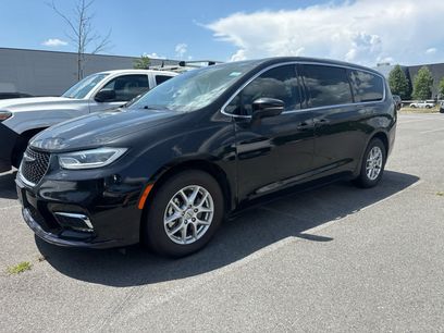 Used 2023 Chrysler Pacifica Touring-L