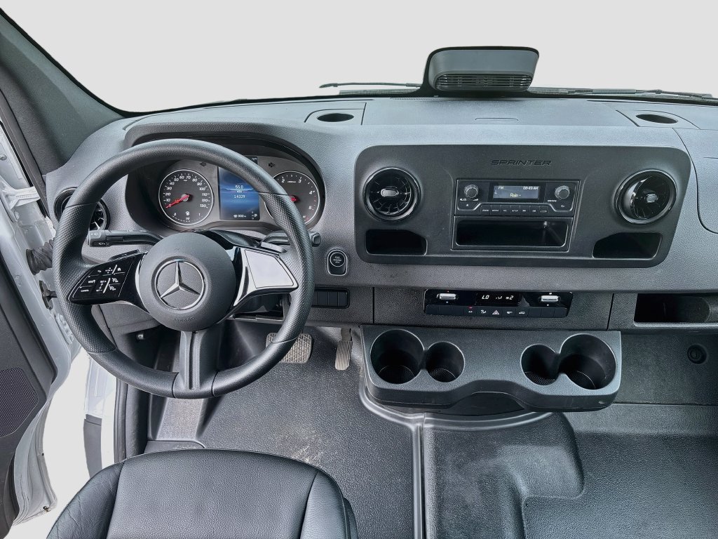 Used 2025 Mercedes-Benz Sprinter 2500 image 24