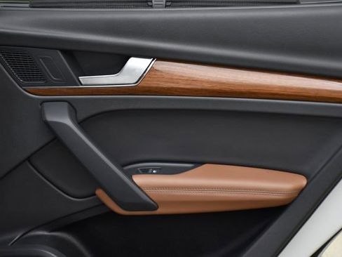 Used 2021 Audi Q5 e Prestige w/ Prestige Package image 25