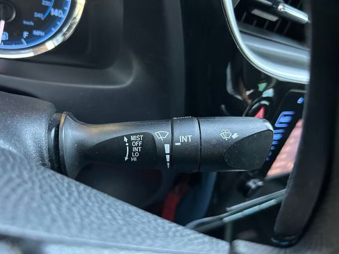 Used 2019 Toyota Corolla LE image 20