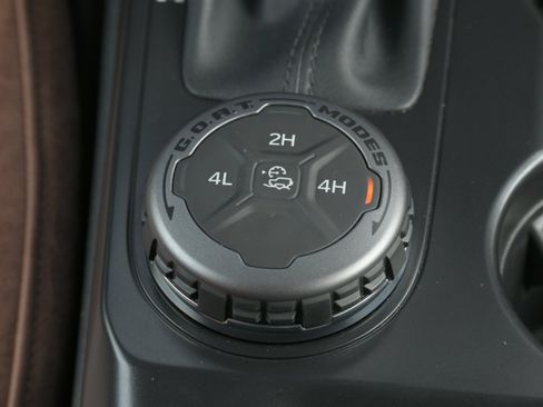 Used 2025 Ford Bronco Outer Banks AWD/4WD image 26