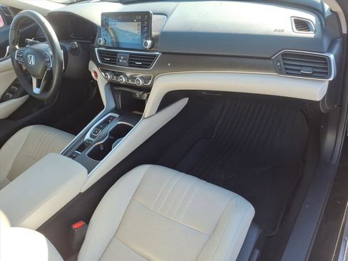 Used 2018 Honda Accord Touring image 18