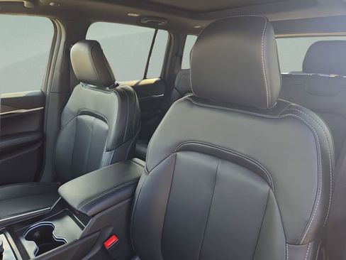 New 2025 Jeep Grand Cherokee Limited RWD image 14