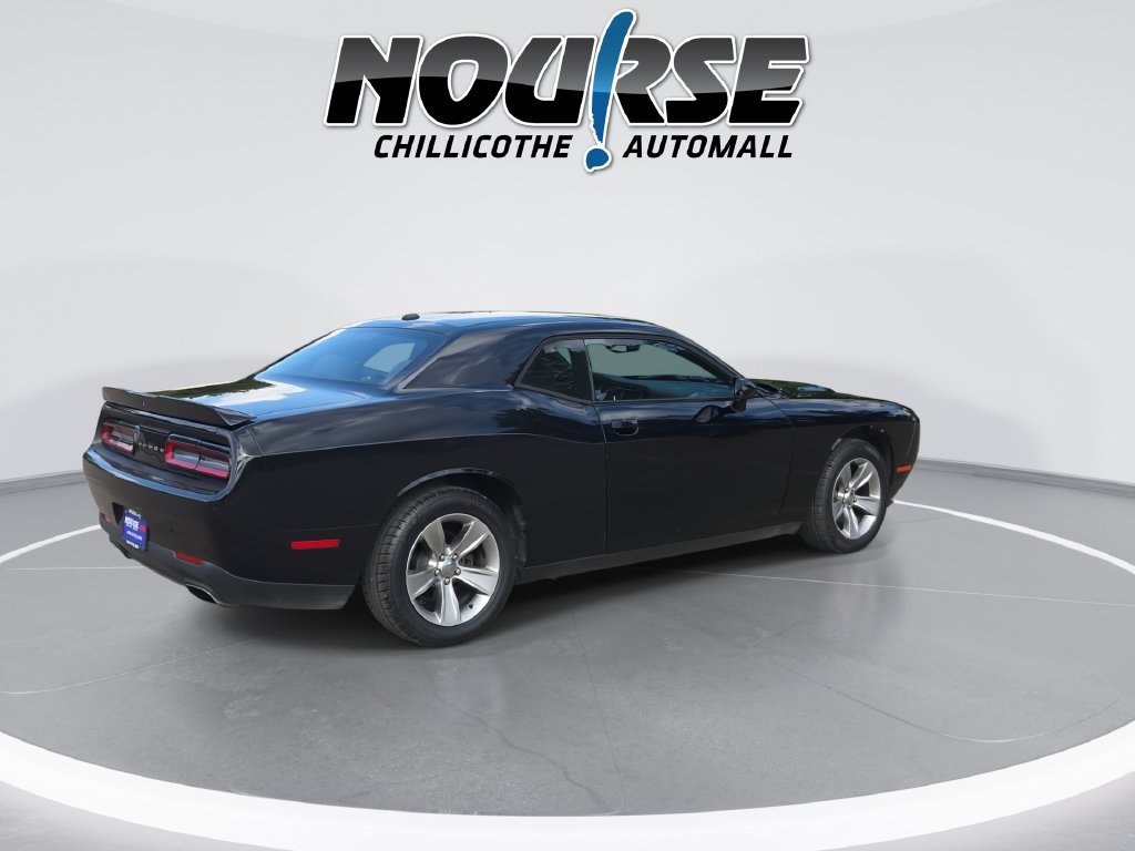 Used 2019 Dodge Challenger SXT w/ Driver Convenience Group RWD image 8