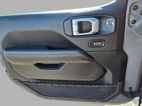 Used 2022 Jeep Wrangler Unlimited Sahara image 16